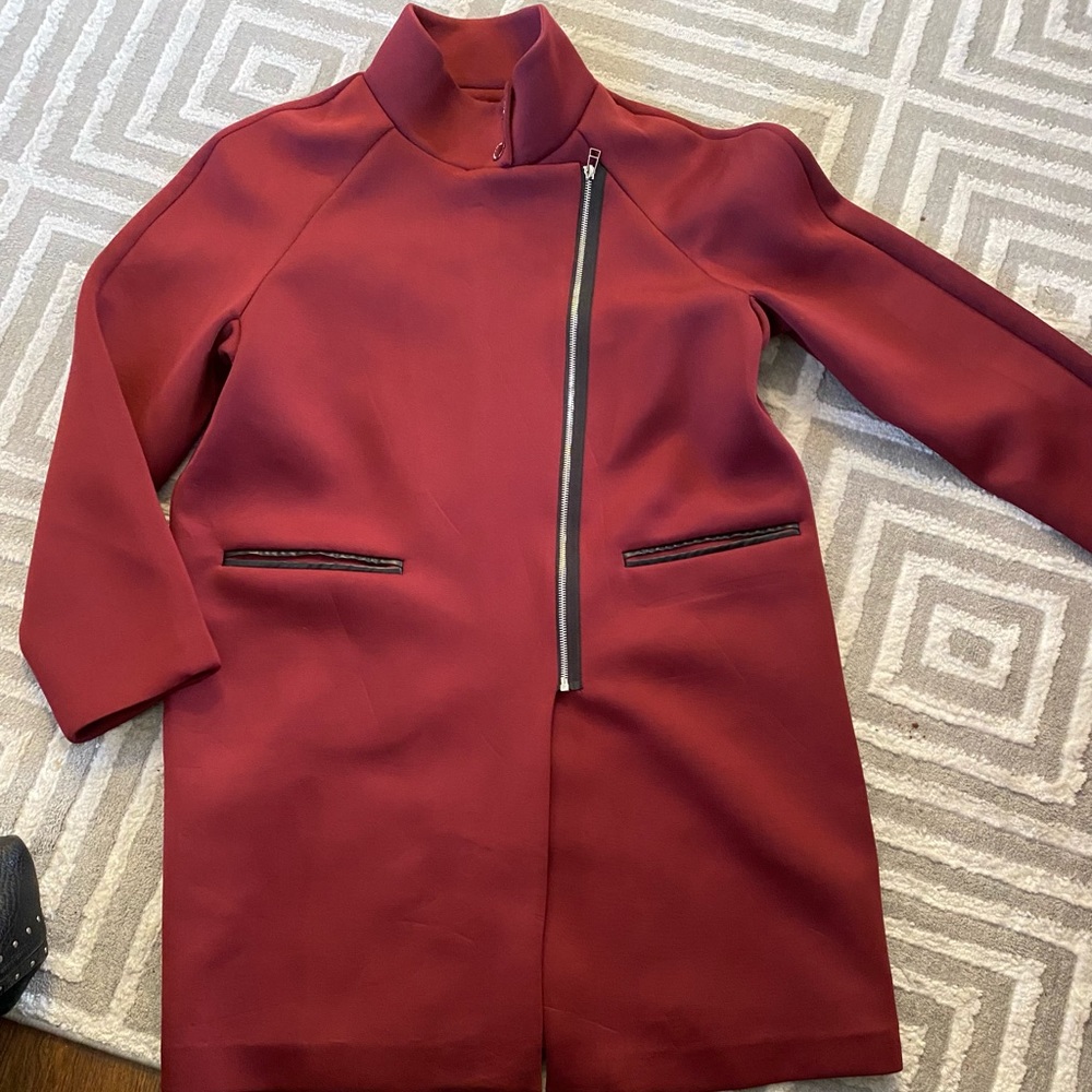 On Parle De Vous bordeaux coat